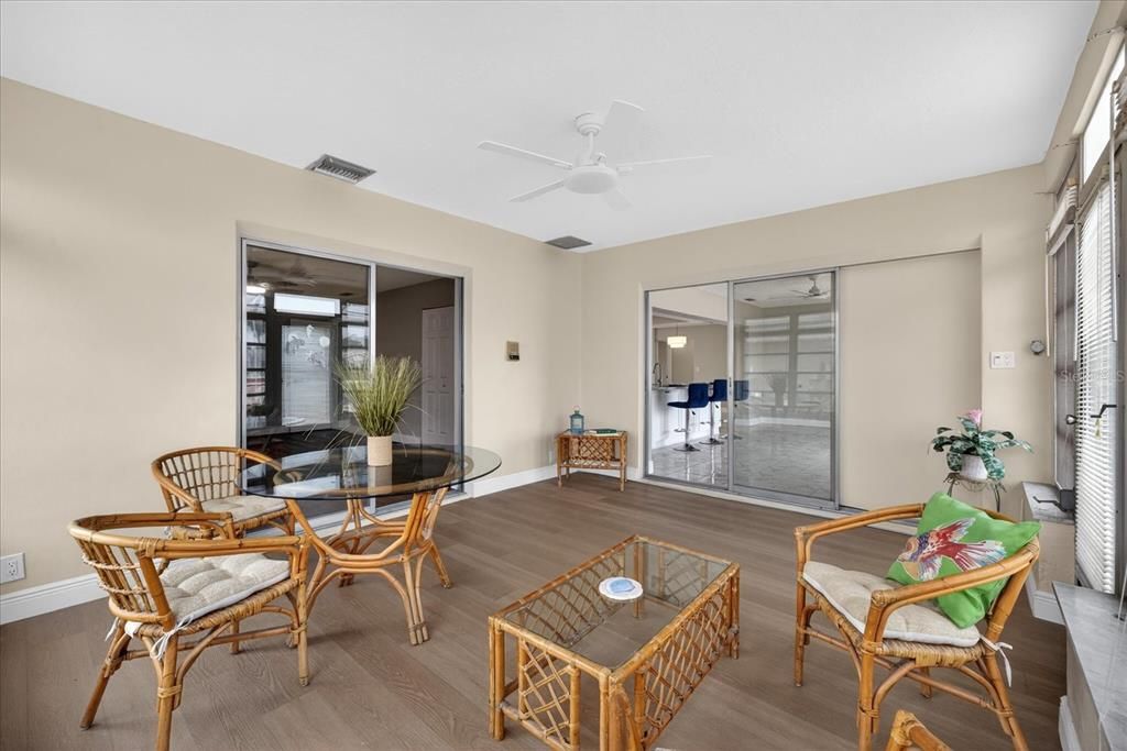 Activo con contrato: $699,000 (3 camas, 3 baños, 2044 Pies cuadrados)