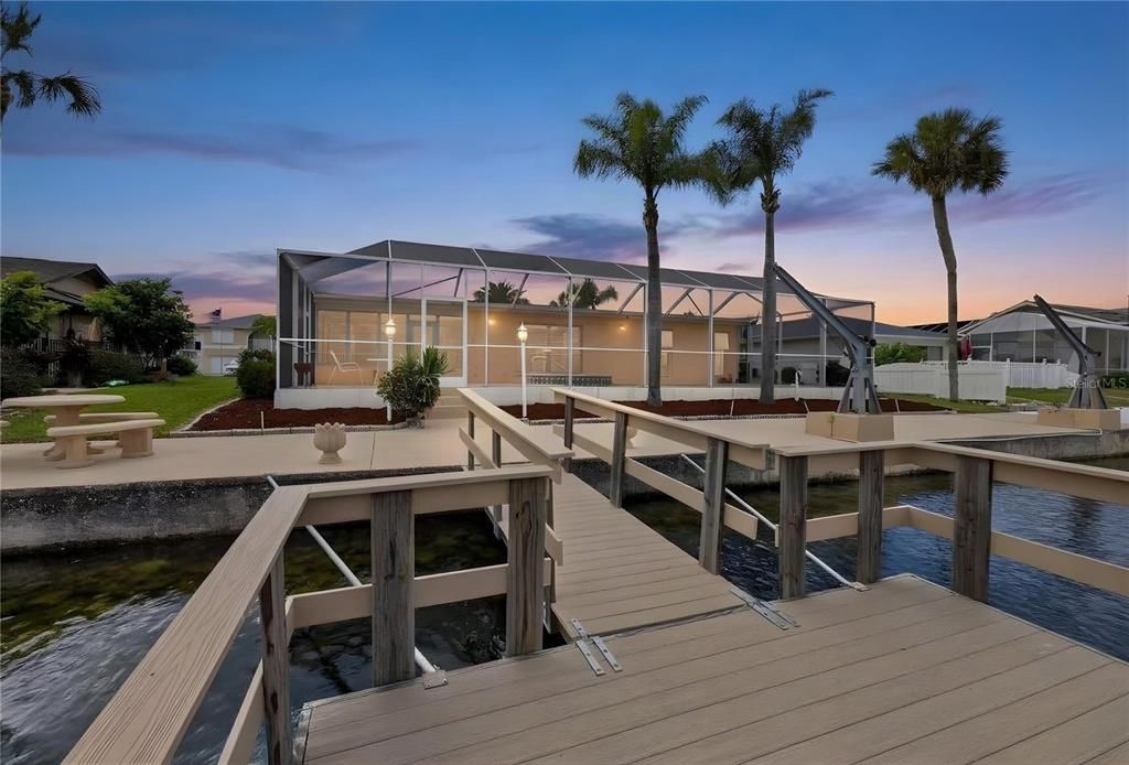 Activo con contrato: $699,000 (3 camas, 3 baños, 2044 Pies cuadrados)