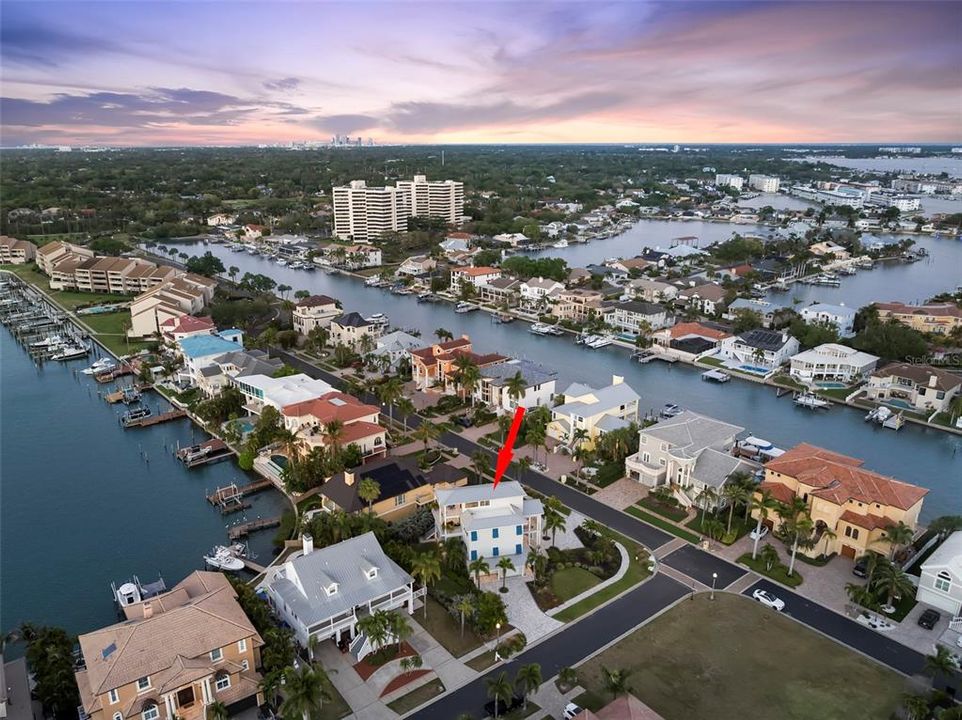 For Sale: $2,232,500 (4 beds, 4 baths, 3560 Square Feet)