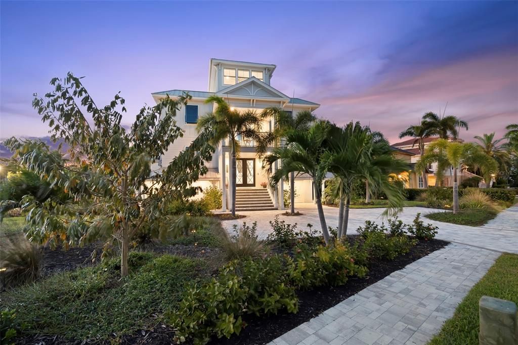 For Sale: $2,232,500 (4 beds, 4 baths, 3560 Square Feet)
