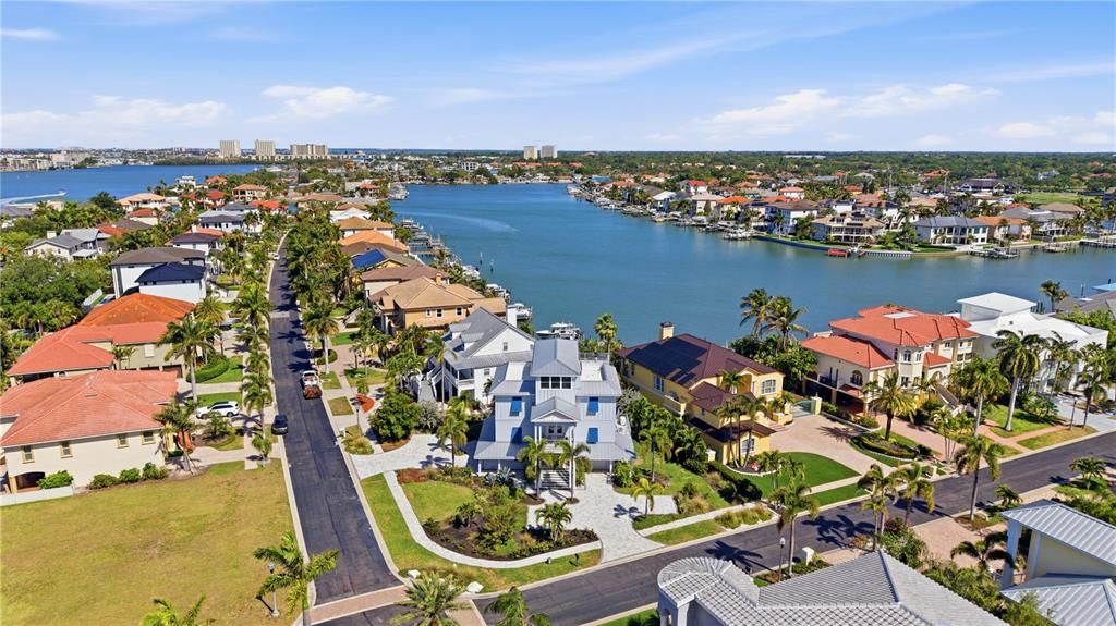 For Sale: $2,232,500 (4 beds, 4 baths, 3560 Square Feet)