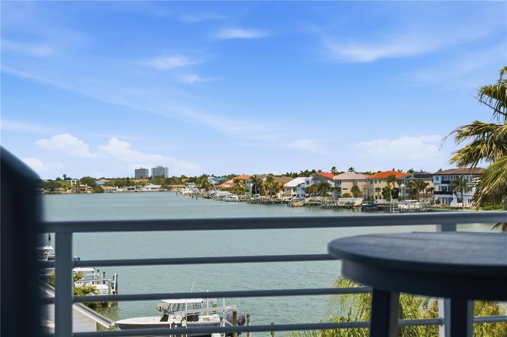 For Sale: $2,232,500 (4 beds, 4 baths, 3560 Square Feet)