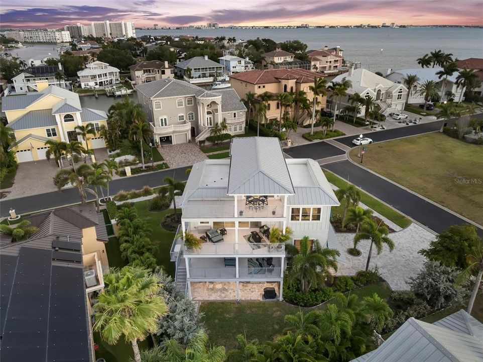 For Sale: $2,232,500 (4 beds, 4 baths, 3560 Square Feet)