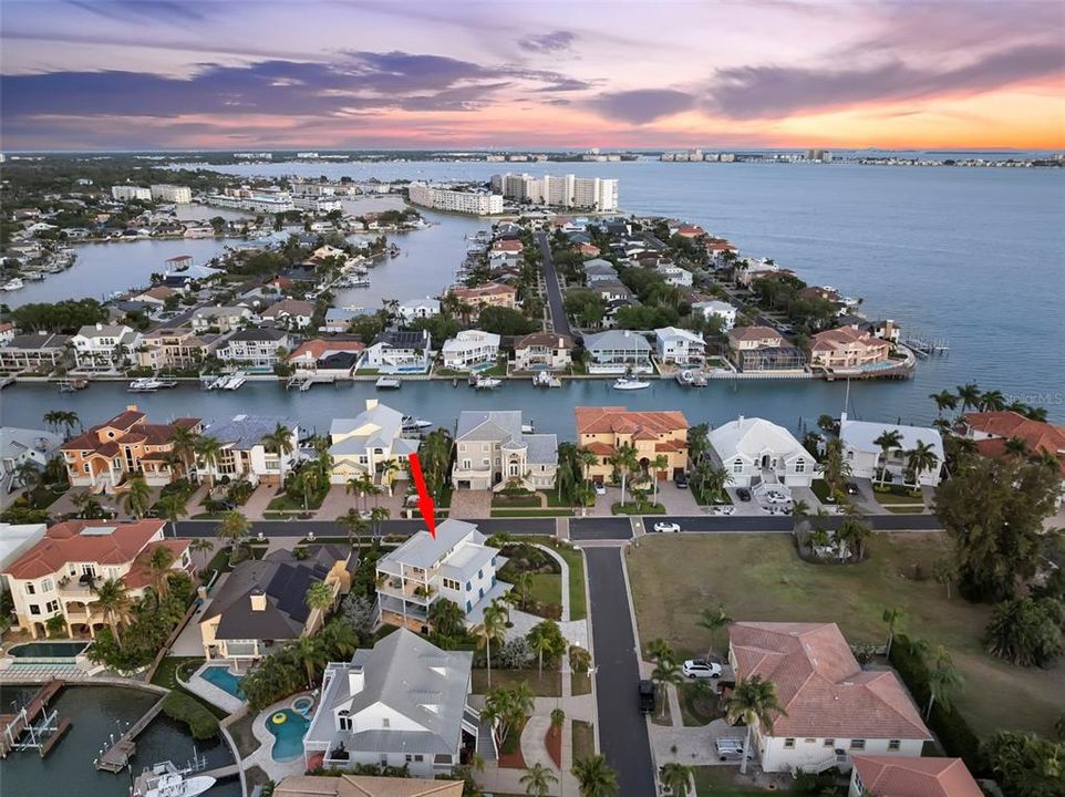 For Sale: $2,232,500 (4 beds, 4 baths, 3560 Square Feet)