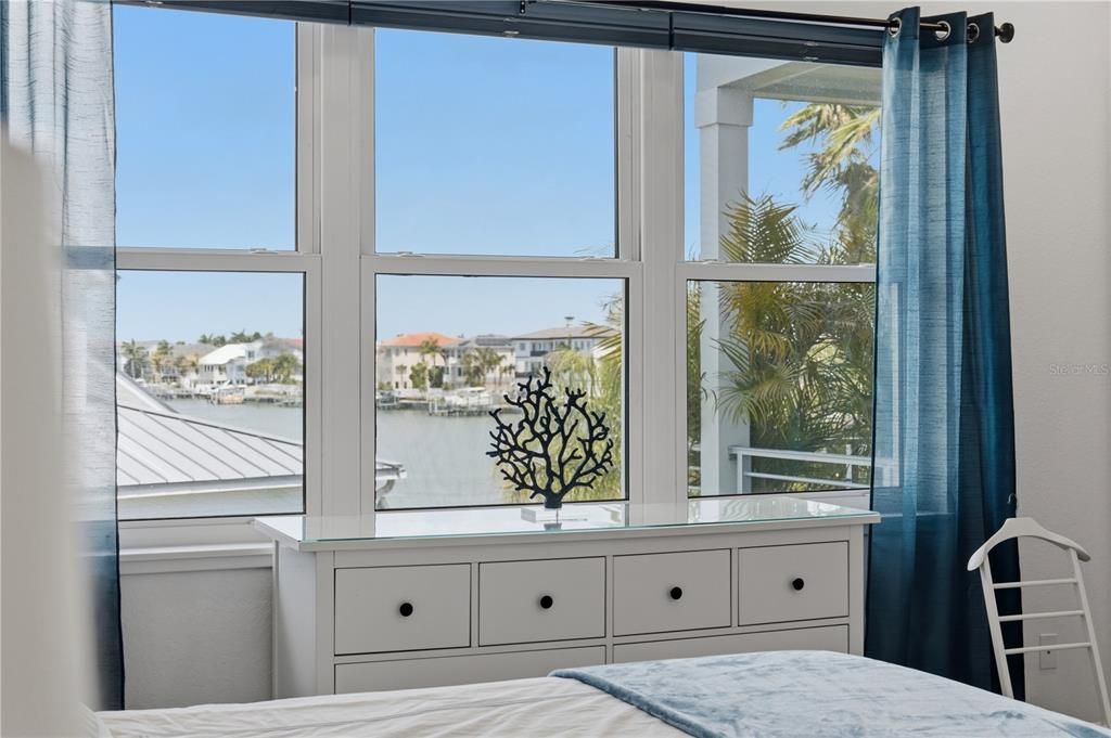 For Sale: $2,232,500 (4 beds, 4 baths, 3560 Square Feet)