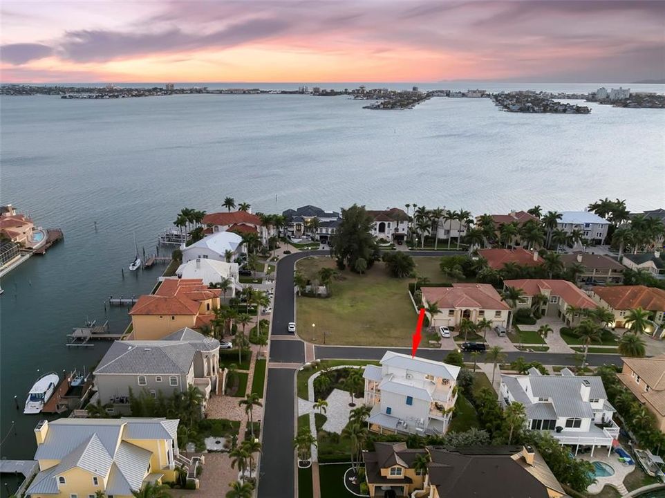 For Sale: $2,232,500 (4 beds, 4 baths, 3560 Square Feet)