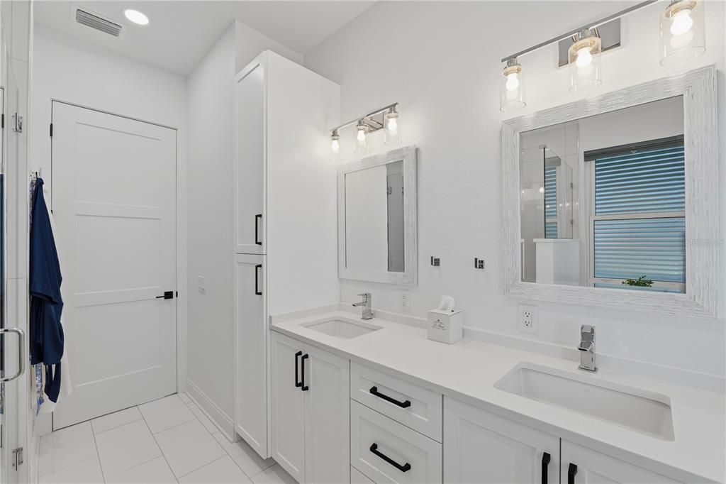 For Sale: $2,232,500 (4 beds, 4 baths, 3560 Square Feet)