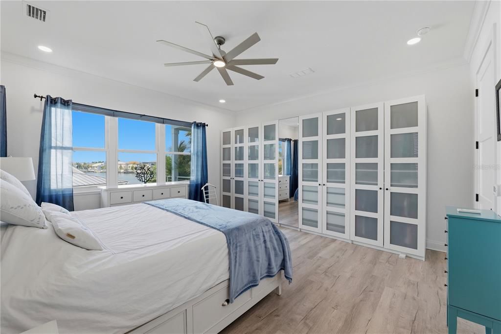 For Sale: $2,232,500 (4 beds, 4 baths, 3560 Square Feet)
