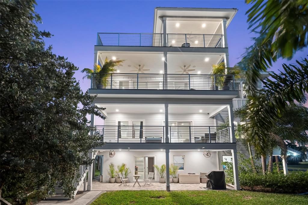 For Sale: $2,232,500 (4 beds, 4 baths, 3560 Square Feet)