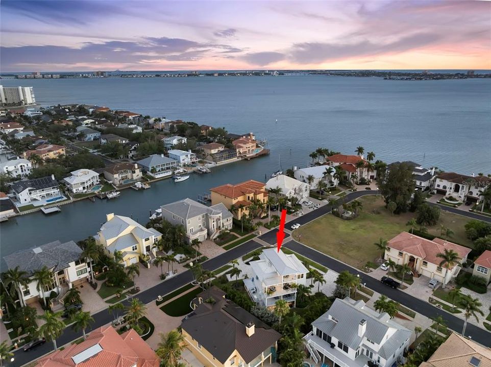 For Sale: $2,232,500 (4 beds, 4 baths, 3560 Square Feet)