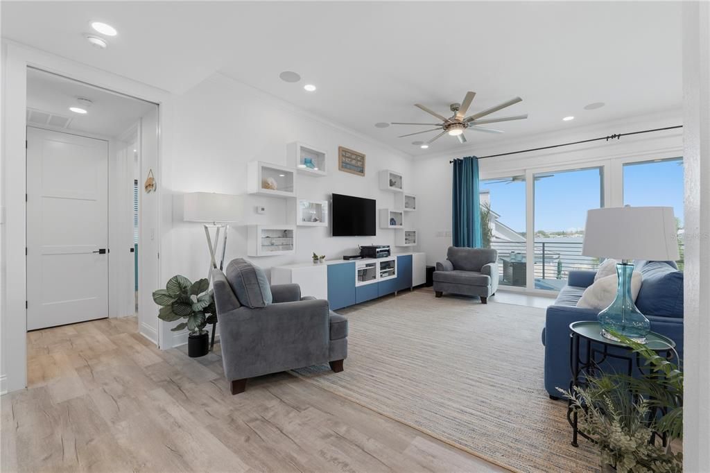 For Sale: $2,232,500 (4 beds, 4 baths, 3560 Square Feet)