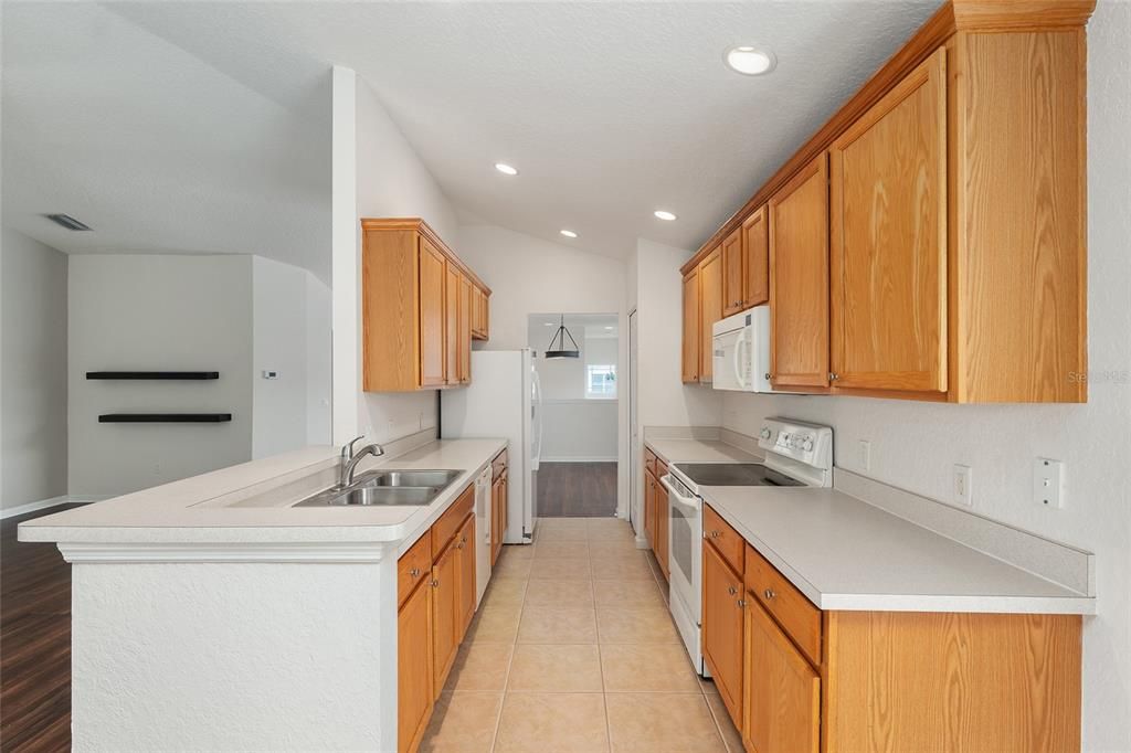For Sale: $195,000 (2 beds, 2 baths, 1827 Square Feet)