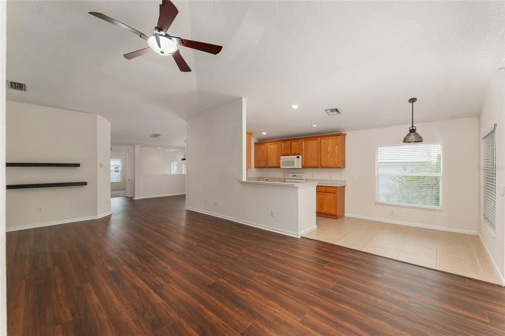 For Sale: $195,000 (2 beds, 2 baths, 1827 Square Feet)
