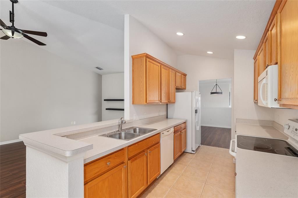 For Sale: $195,000 (2 beds, 2 baths, 1827 Square Feet)