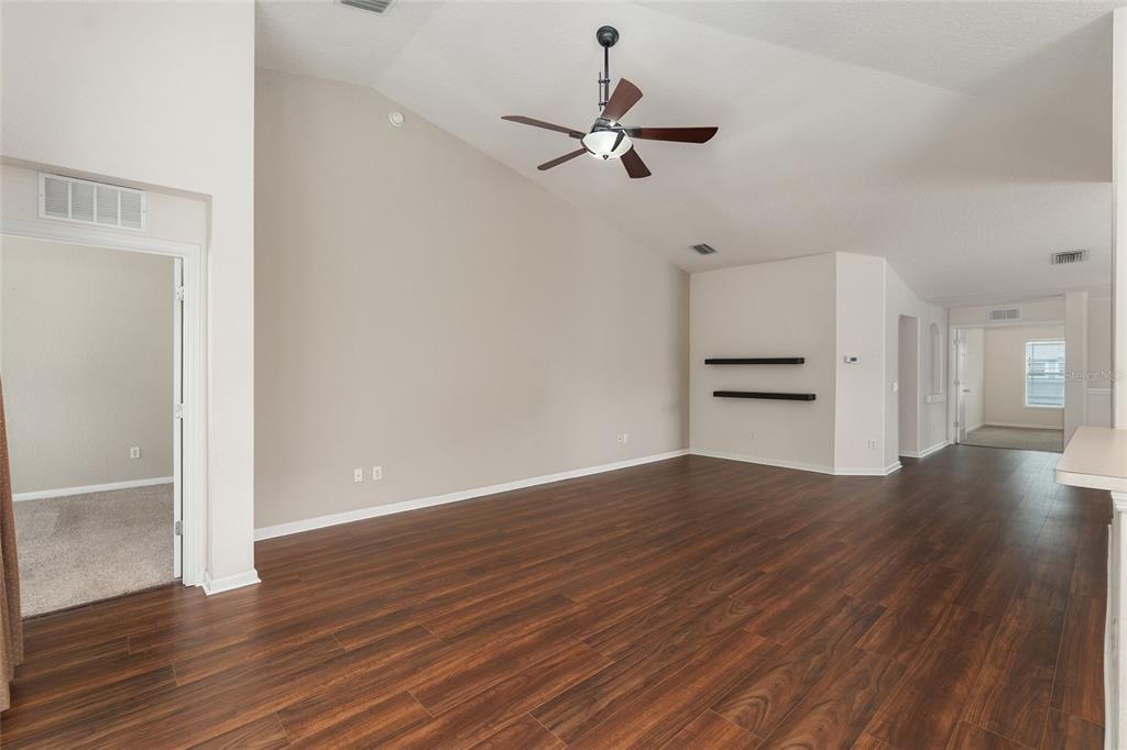 For Sale: $195,000 (2 beds, 2 baths, 1827 Square Feet)