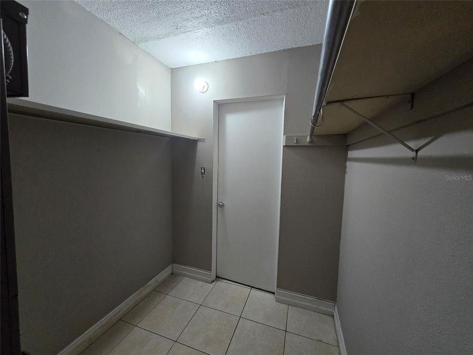 For Rent: $1,050 (1 beds, 1 baths, 650 Square Feet)