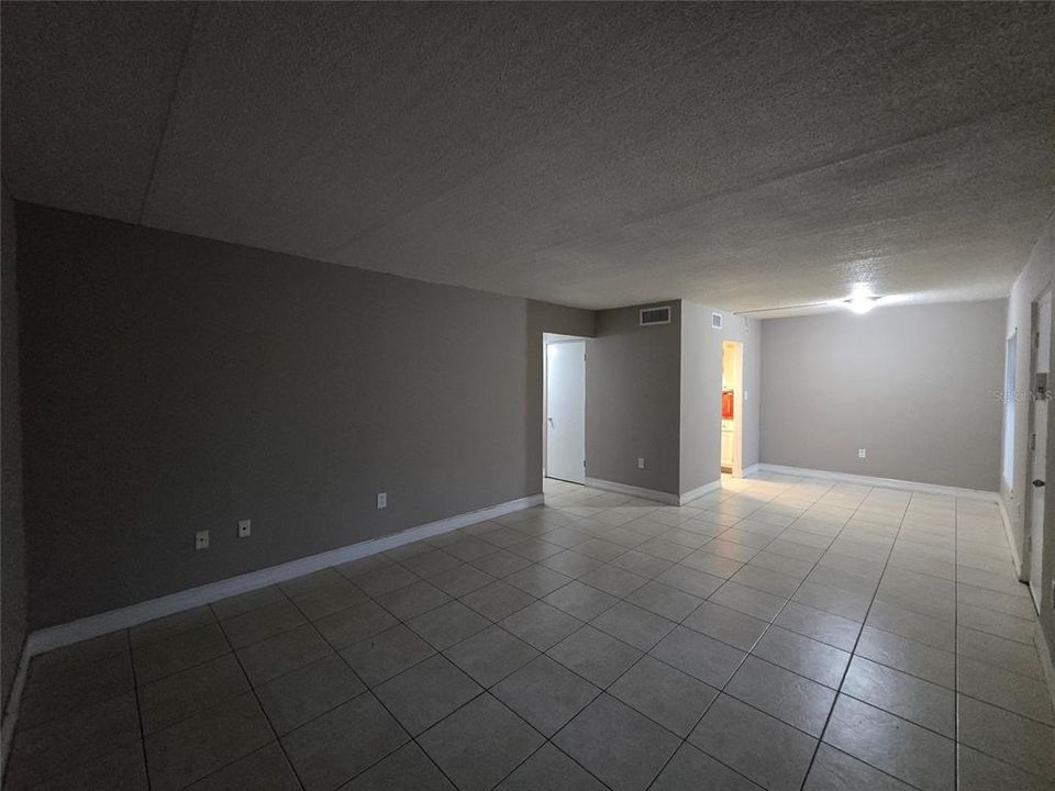 For Rent: $1,050 (1 beds, 1 baths, 650 Square Feet)