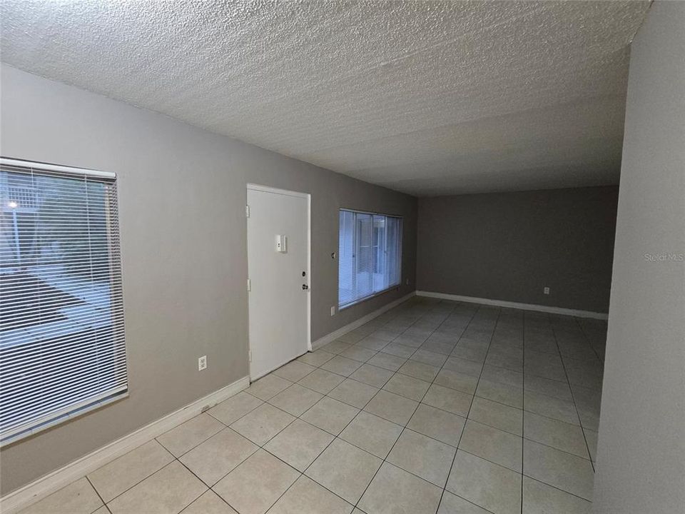 For Rent: $1,050 (1 beds, 1 baths, 650 Square Feet)