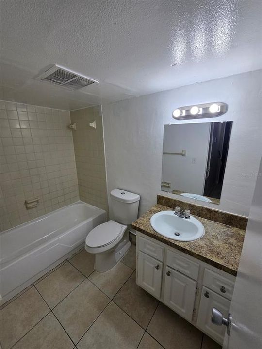 For Rent: $1,050 (1 beds, 1 baths, 650 Square Feet)