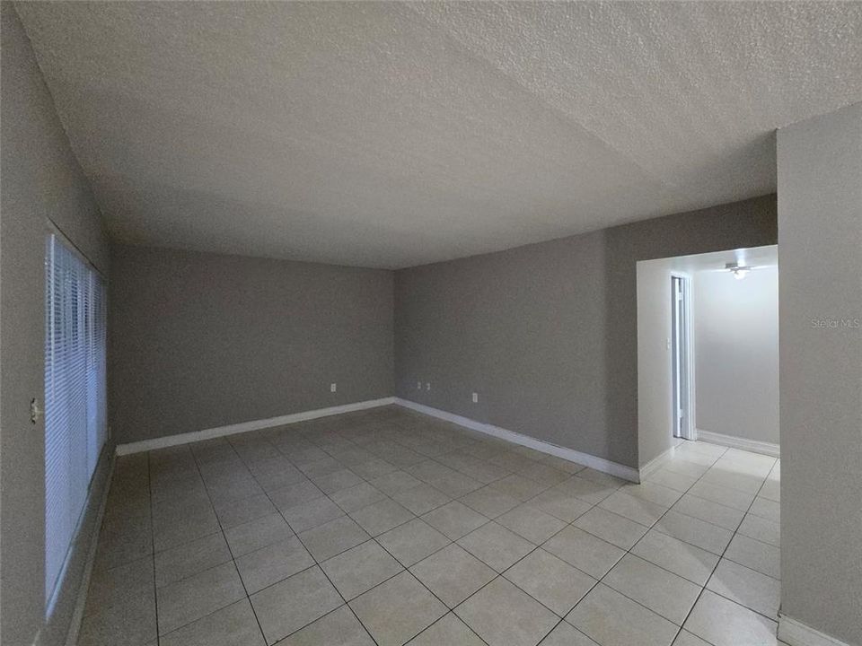 For Rent: $1,050 (1 beds, 1 baths, 650 Square Feet)
