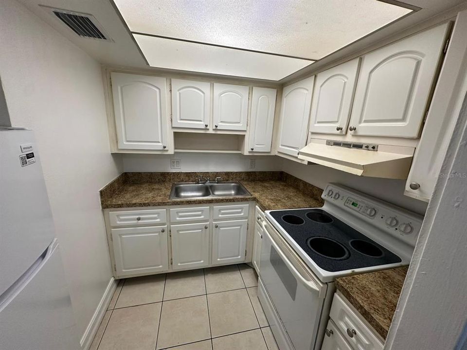 For Rent: $1,050 (1 beds, 1 baths, 650 Square Feet)