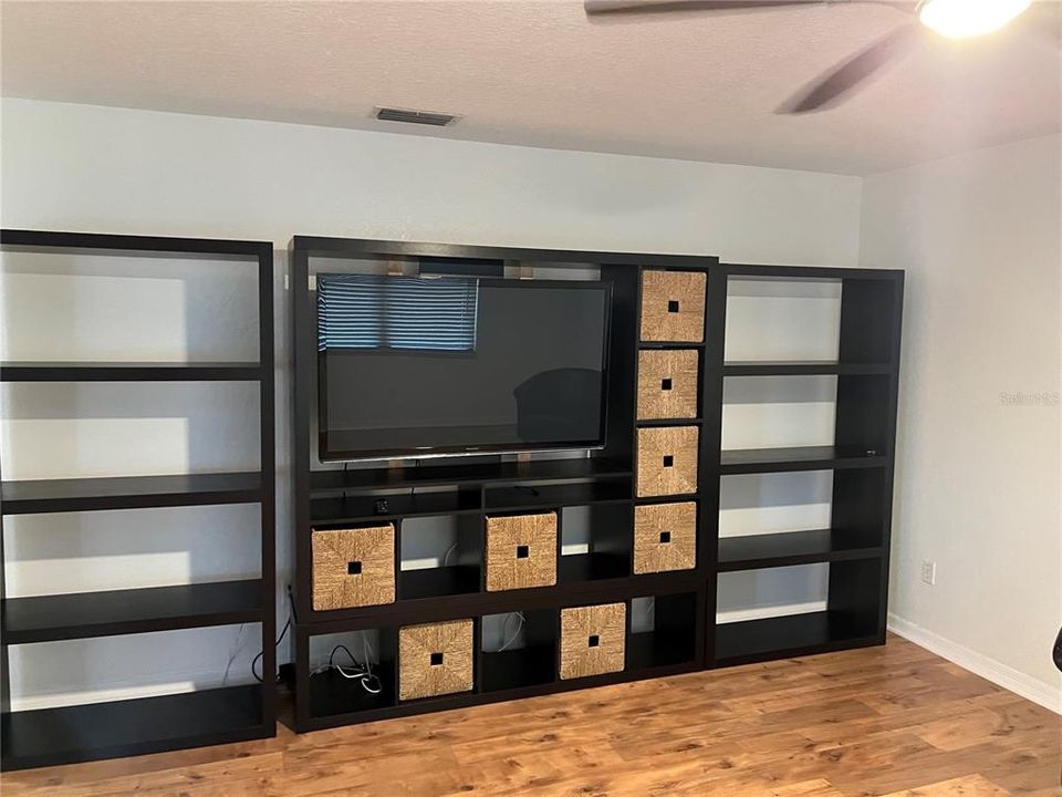 Activo con contrato: $2,700 (2 camas, 2 baños, 1147 Pies cuadrados)
