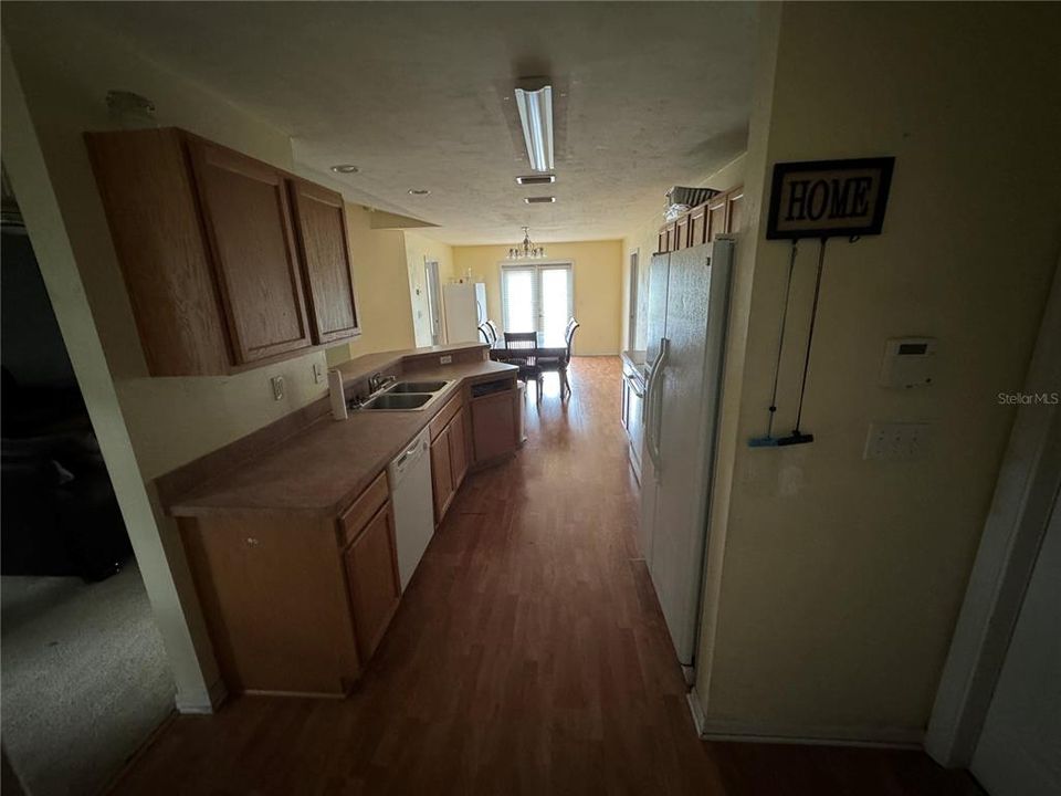 Под контрактом: $429,999 (4 спален, 2 ванн, 1343 Квадратных фут)
