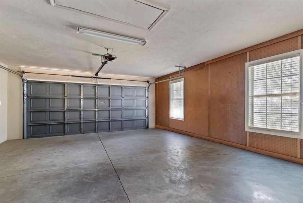 Под контрактом: $429,999 (4 спален, 2 ванн, 1343 Квадратных фут)