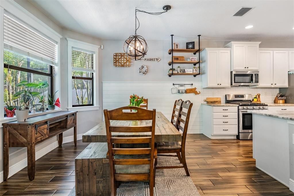 Activo con contrato: $540,000 (5 camas, 3 baños, 2447 Pies cuadrados)
