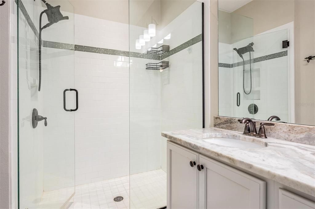 Activo con contrato: $540,000 (5 camas, 3 baños, 2447 Pies cuadrados)