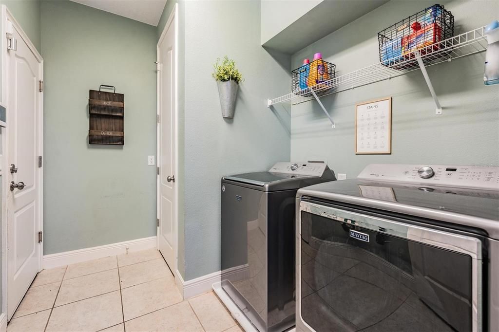 Activo con contrato: $540,000 (5 camas, 3 baños, 2447 Pies cuadrados)