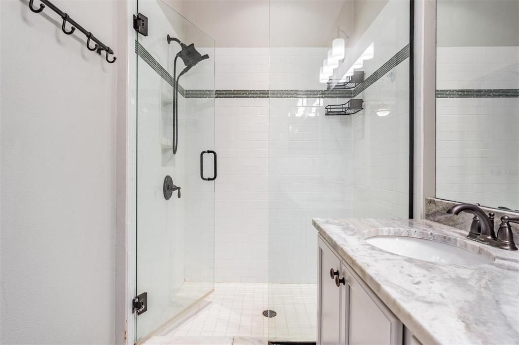 Activo con contrato: $540,000 (5 camas, 3 baños, 2447 Pies cuadrados)