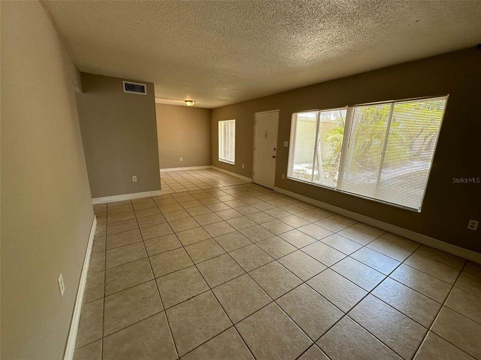 For Rent: $1,050 (1 beds, 1 baths, 650 Square Feet)