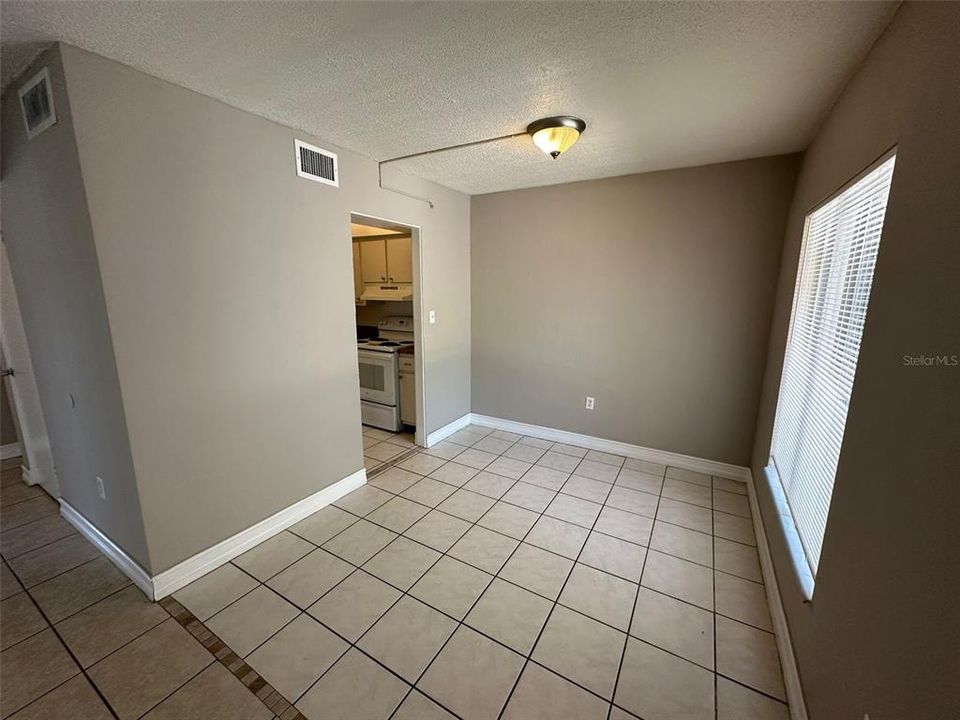 For Rent: $1,050 (1 beds, 1 baths, 650 Square Feet)