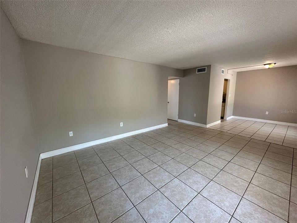 For Rent: $1,050 (1 beds, 1 baths, 650 Square Feet)