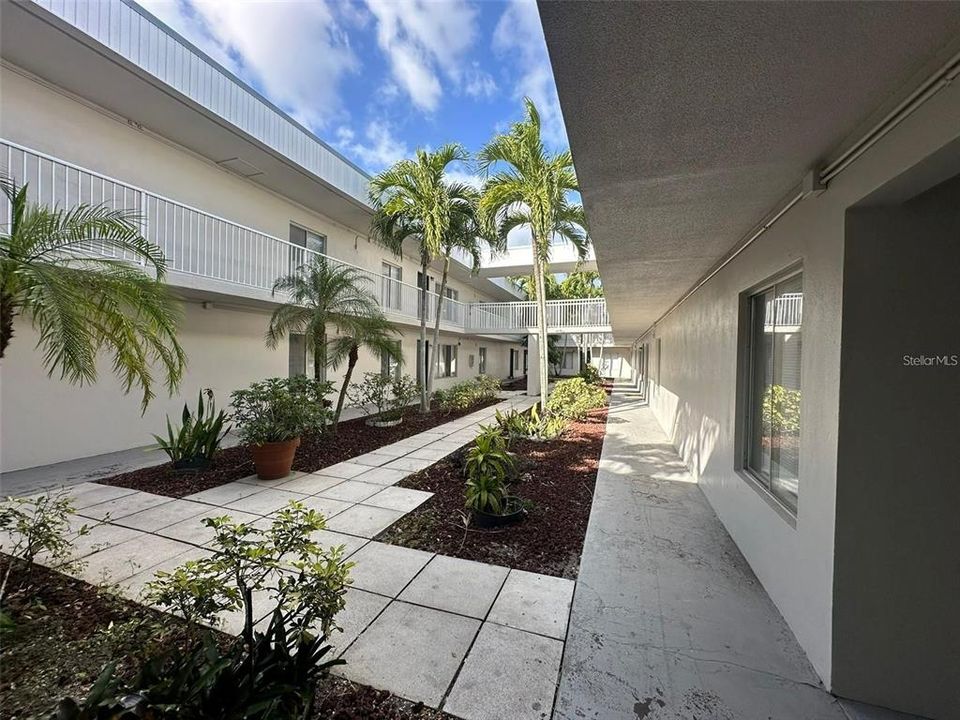 For Rent: $1,050 (1 beds, 1 baths, 650 Square Feet)