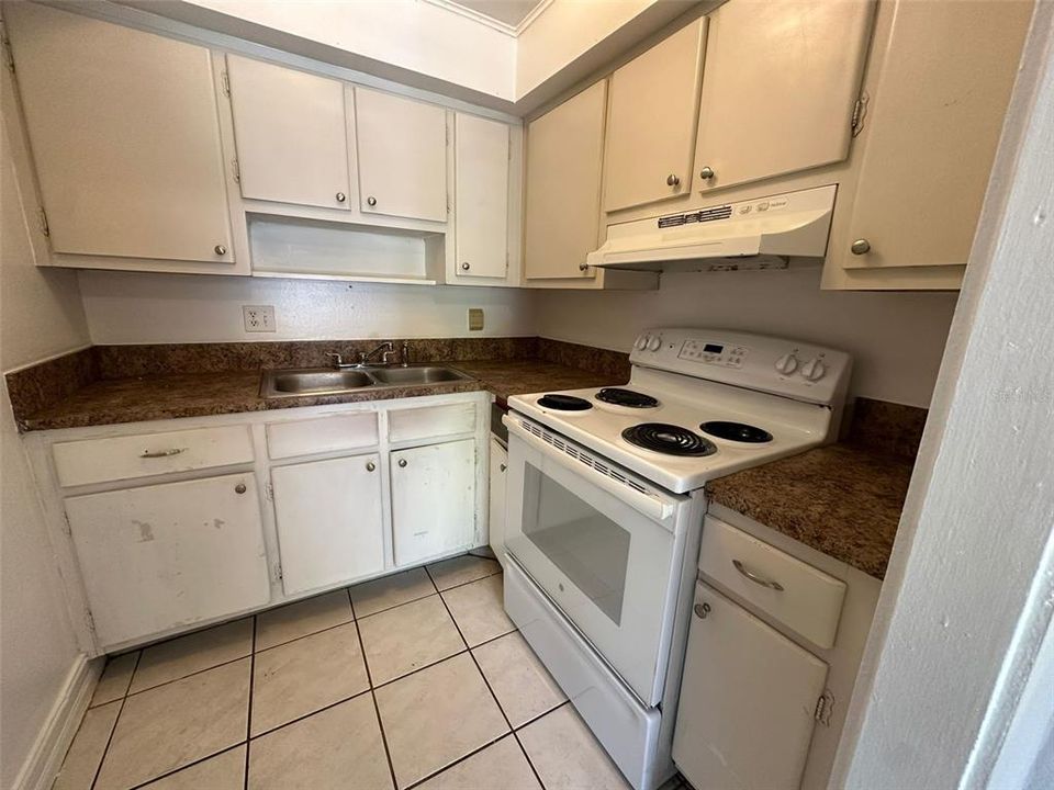 For Rent: $1,050 (1 beds, 1 baths, 650 Square Feet)