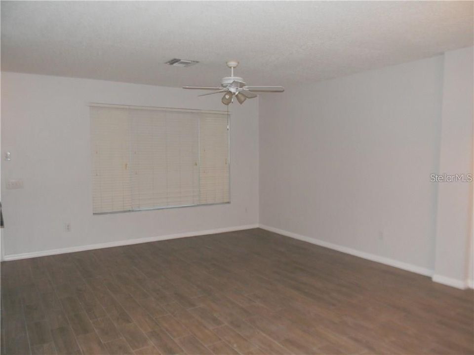 Active With Contract: $1,700 (2 beds, 1 baths, 1242 Square Feet)