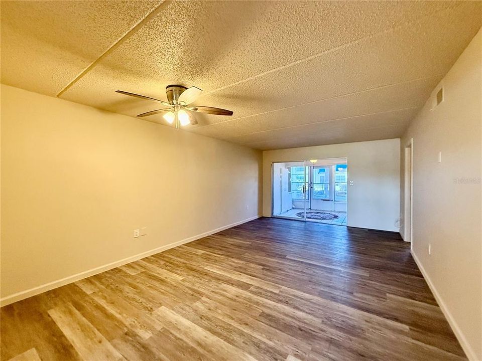 В аренду: $1,400 (2 спален, 2 ванн, 1010 Квадратных фут)