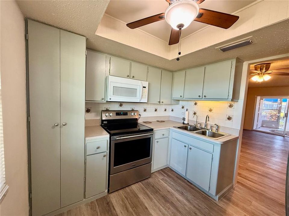 В аренду: $1,400 (2 спален, 2 ванн, 1010 Квадратных фут)