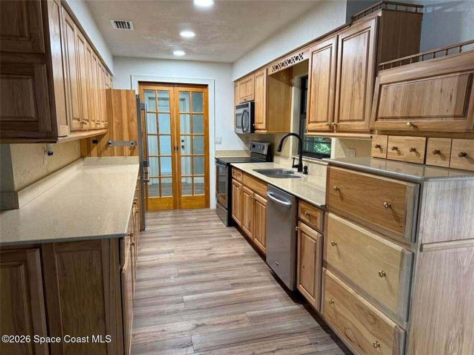 На продажу: $324,900 (3 спален, 2 ванн, 1381 Квадратных фут)