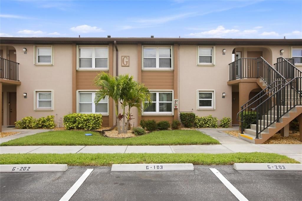 Active With Contract: $159,900 (2 beds, 2 baths, 859 Square Feet)