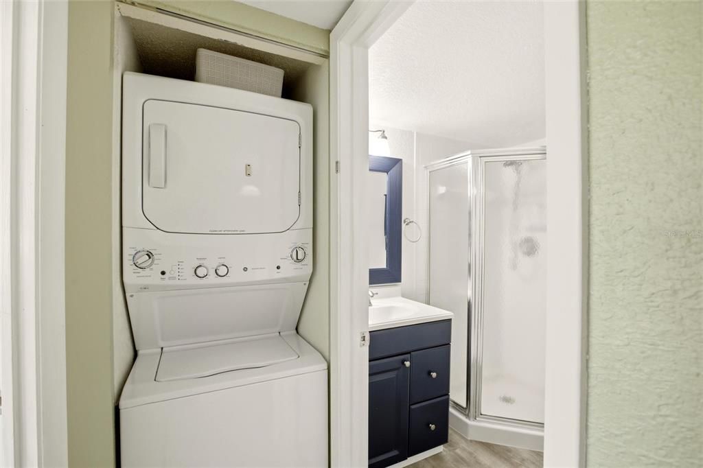 Active With Contract: $159,900 (2 beds, 2 baths, 859 Square Feet)