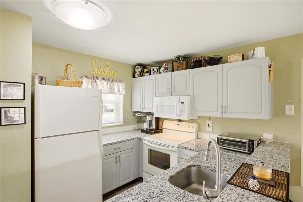 Active With Contract: $159,900 (2 beds, 2 baths, 859 Square Feet)