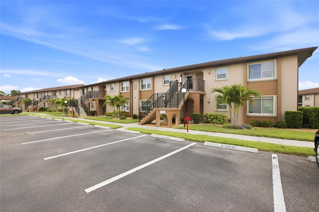 Active With Contract: $159,900 (2 beds, 2 baths, 859 Square Feet)