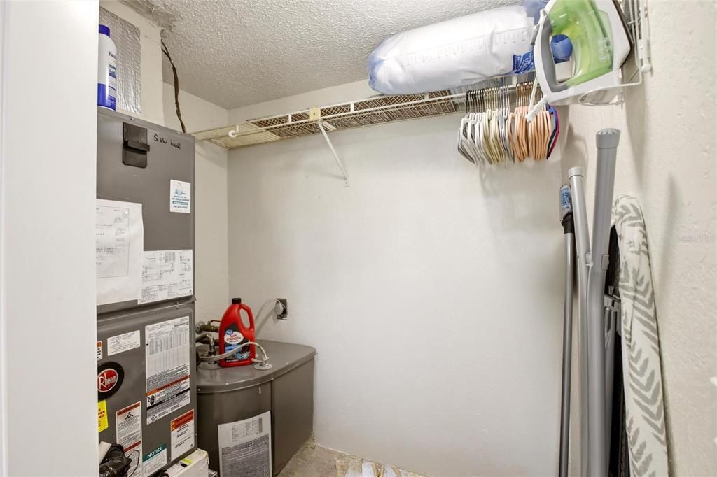 Active With Contract: $159,900 (2 beds, 2 baths, 859 Square Feet)
