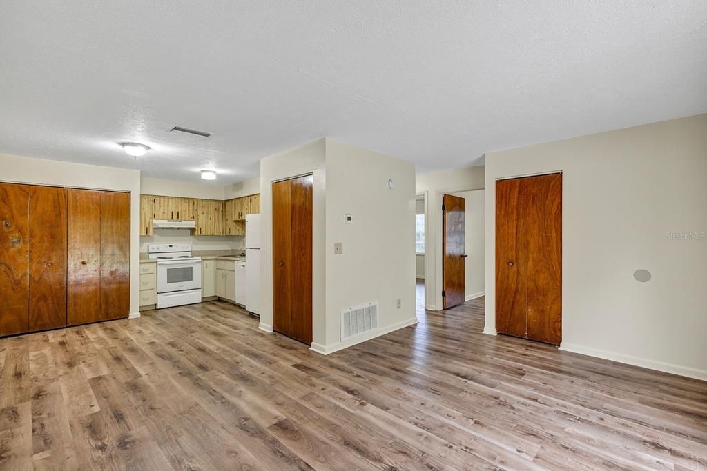 For Rent: $1,199 (2 beds, 1 baths, 808 Square Feet)