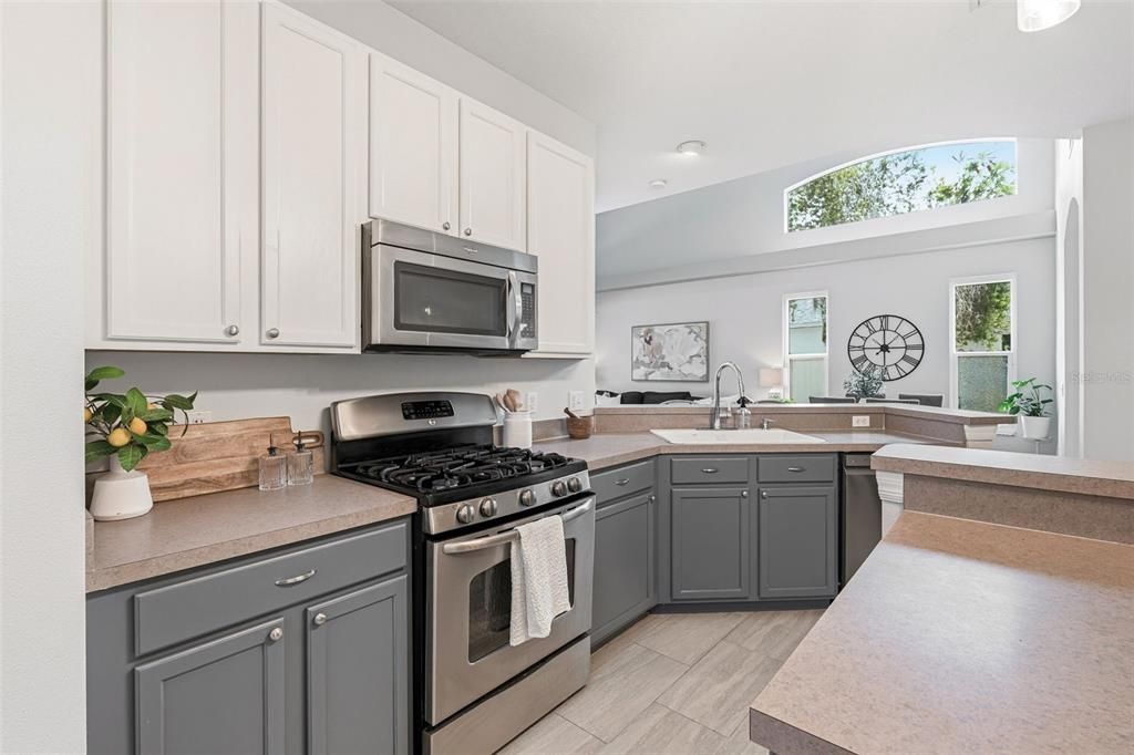 Active With Contract: $489,900 (3 beds, 2 baths, 2115 Square Feet)