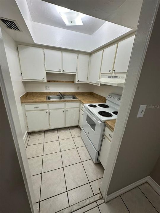 For Rent: $1,050 (1 beds, 1 baths, 650 Square Feet)