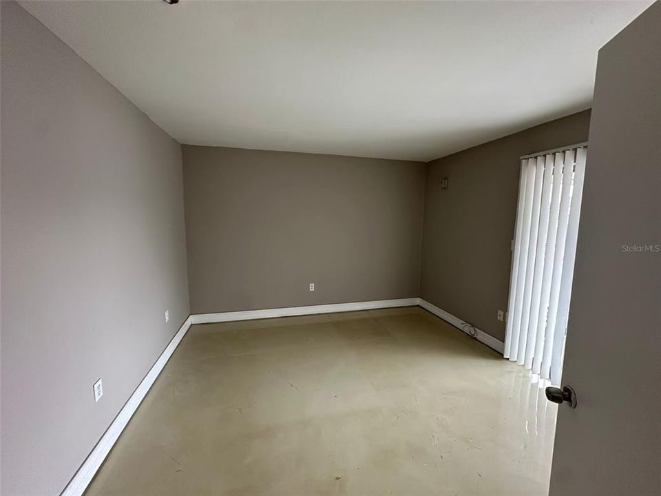 For Rent: $1,050 (1 beds, 1 baths, 650 Square Feet)